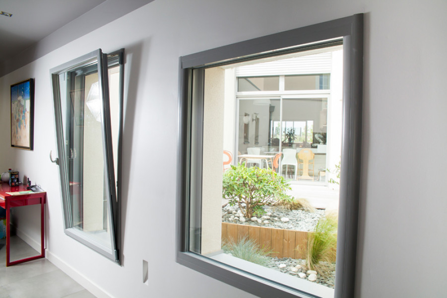 Un bon compromis entre performance thermique et apports solaires et lumineux Un bon compromis entre performance thermique et apports solaires et lumineux